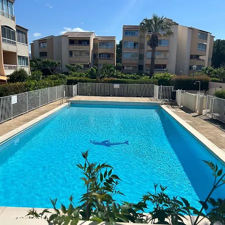 شقة La Perle Des Estivales, Avec Coin Nuit Enfants, Parking Et Piscine , A 20min A Pied Port Et *